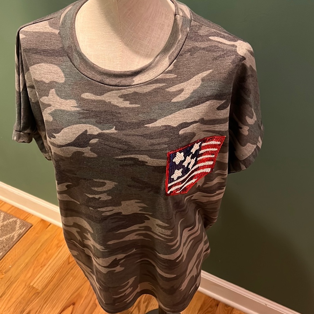 ❄️NWT‎ Haptics shirt.  Size Large